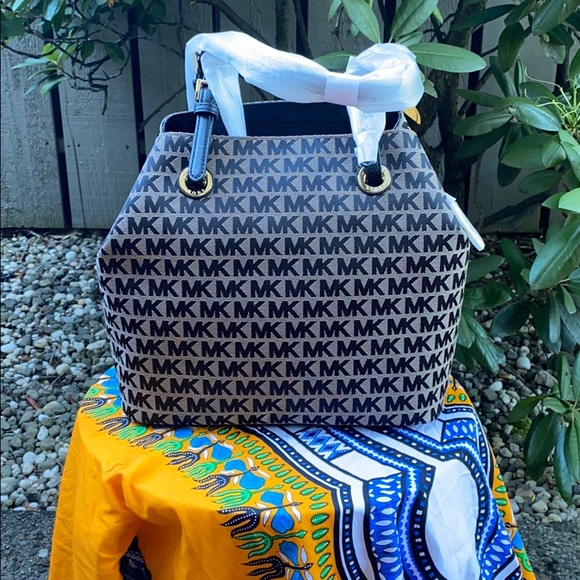 Michael Kors Handbags - Michael Kors Jet Set